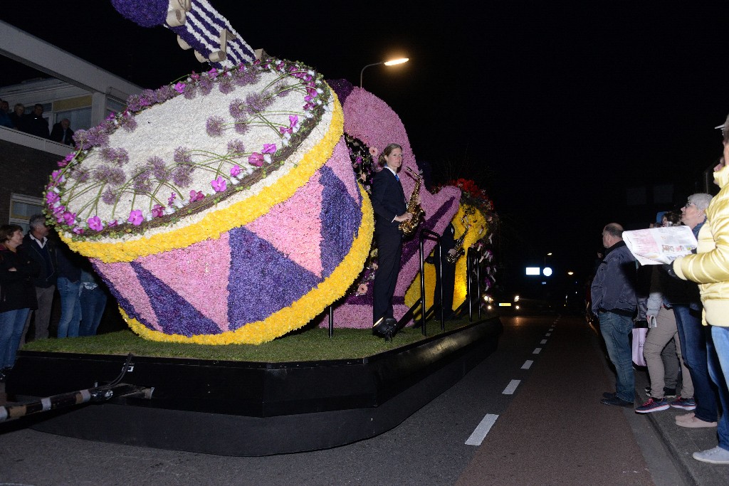 ../Images/Verlicht bloemencorso 2018 052.jpg